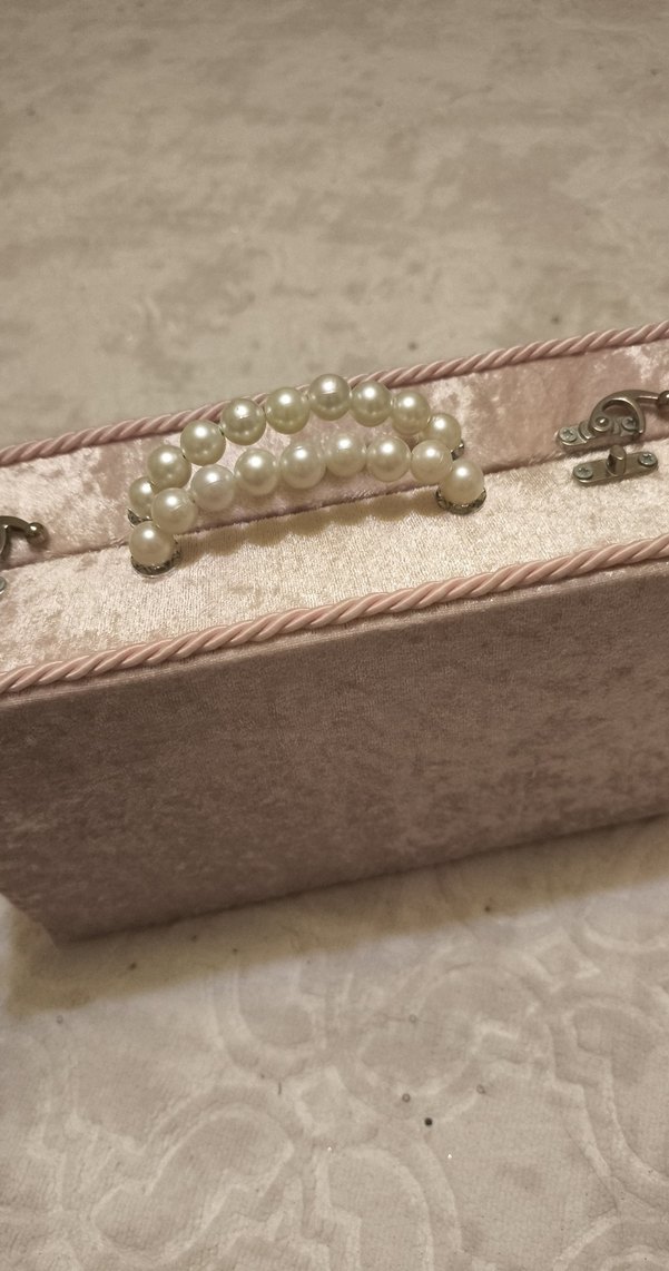 İnci Saplı Parlak Bej Makyaj Kutusu - Görsel 3