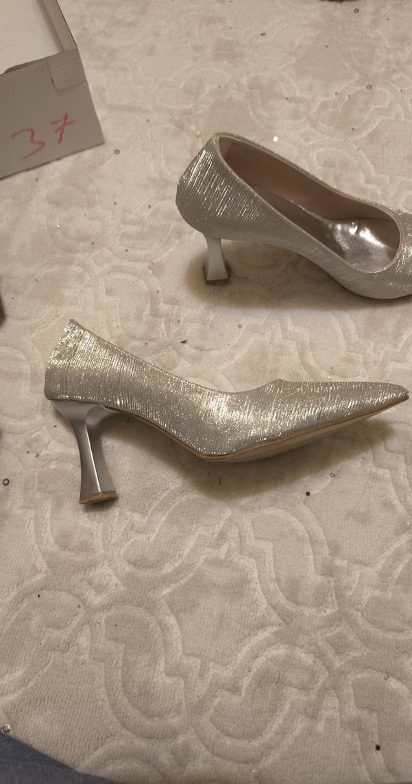 Gri Parlak Pilili Stiletto Kadın Abiye Ayakkabı - Görsel 3