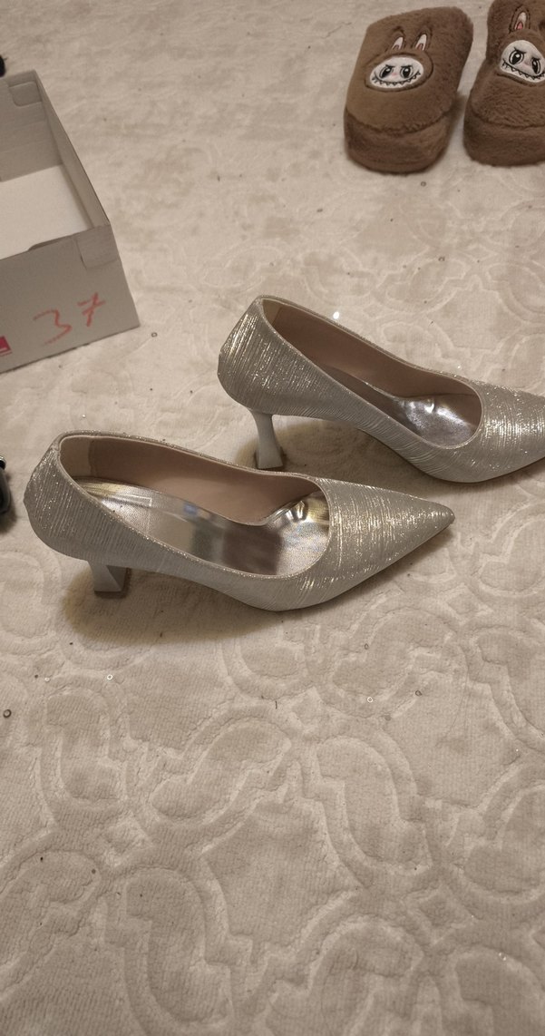 Gri Parlak Pilili Stiletto Kadın Abiye Ayakkabı - Görsel 2