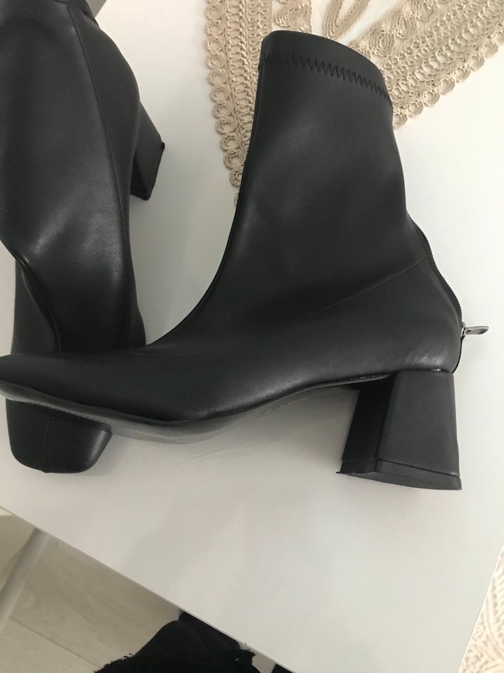 Parizyen Tarzı Siyah Topuklu Kadın Bot - Görsel 2