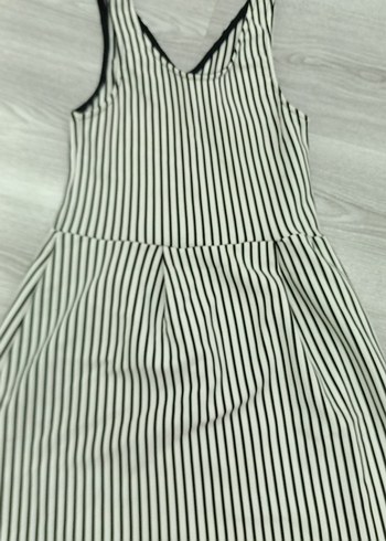 Gri V Yakalı Piliseli Midi Elbise - Görsel 2