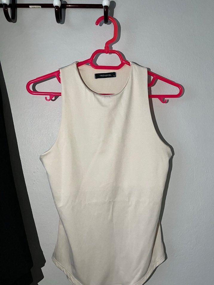 Krem Yüksek Yakalı Kolsuz Body - Görsel 2