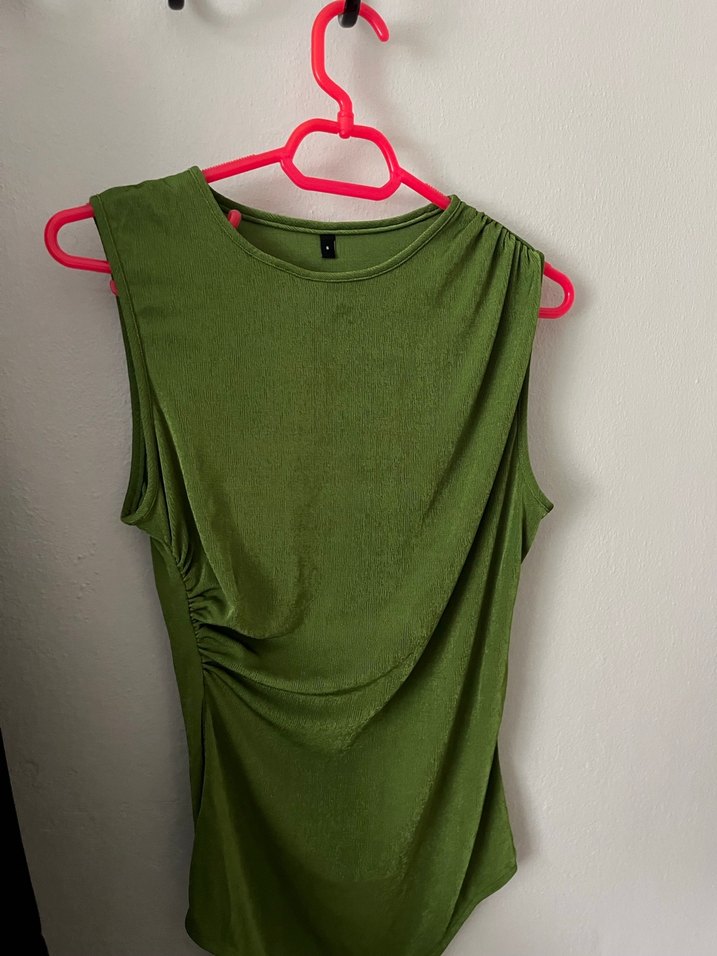 Yeşil Kolsuz Drapeli Üst - Görsel 2