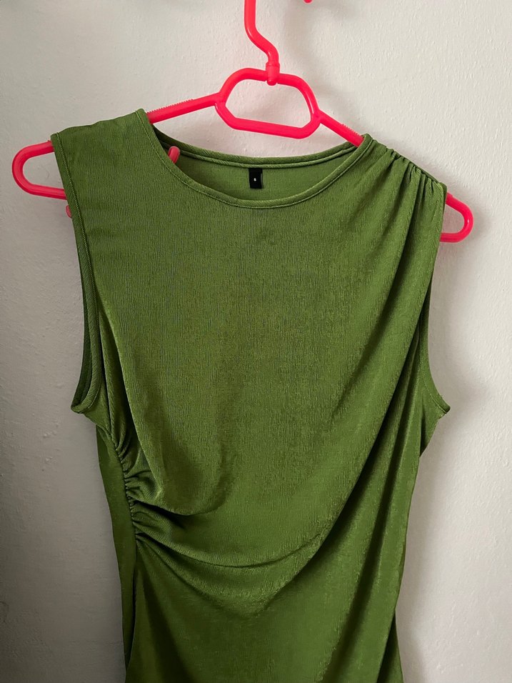 Yeşil Kolsuz Drapeli Üst - Görsel 3