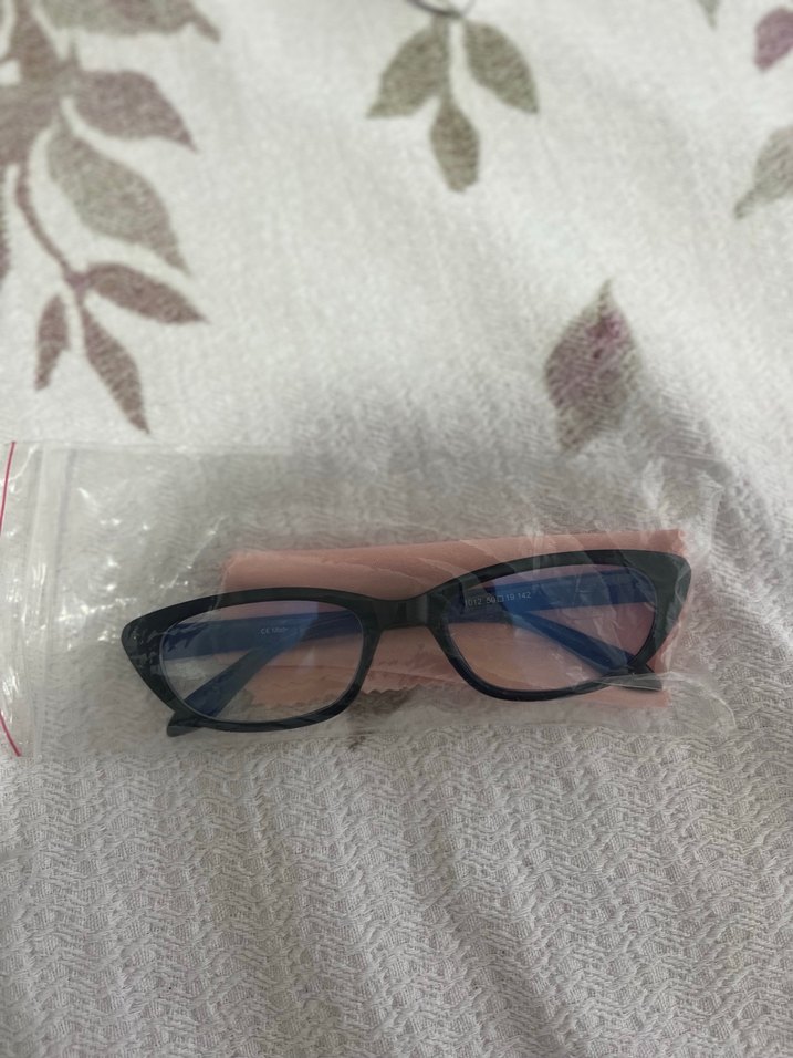 Şeffaf Mavi Minimalist Kadın Gözlüğü - Görsel 2