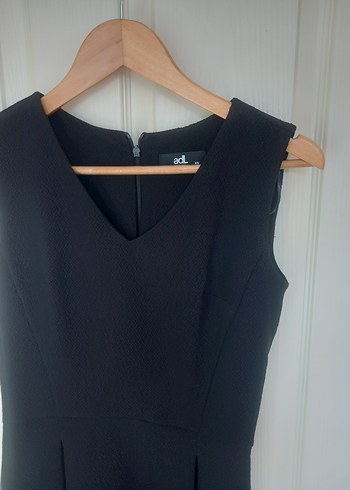 Siyah V Yakalı Midi Elbise - Görsel 3