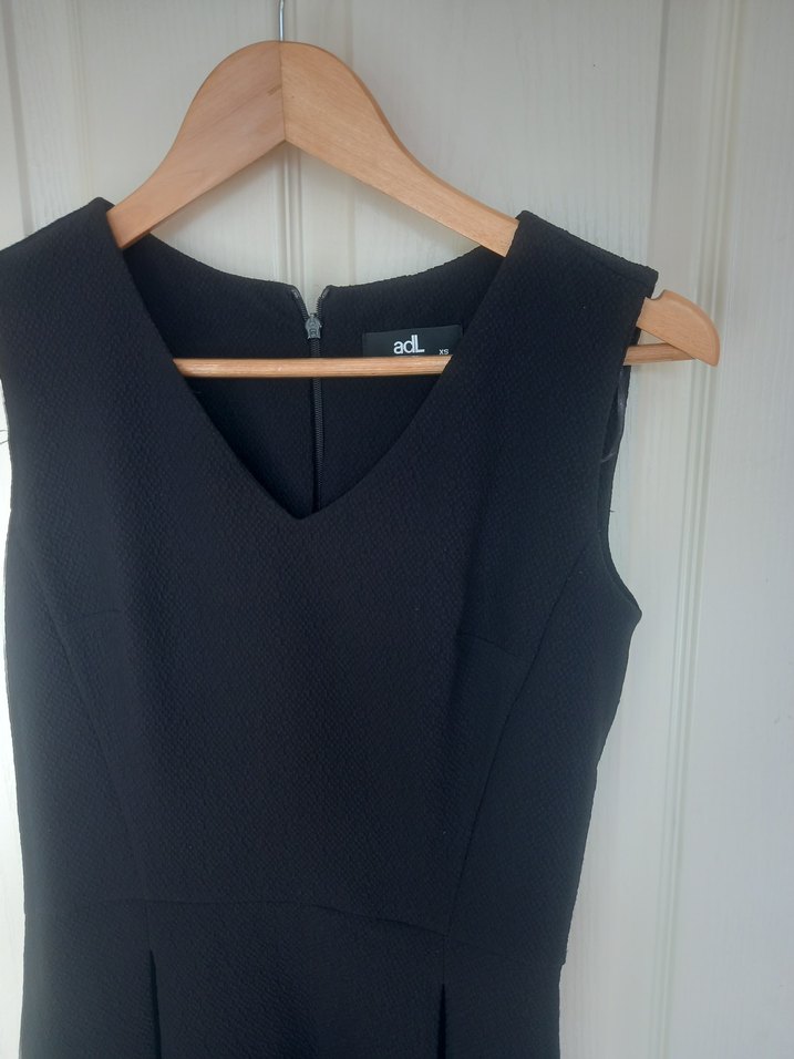 Siyah V Yakalı Midi Elbise - Görsel 3