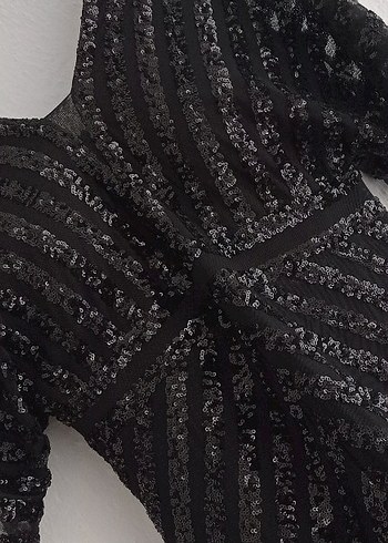 Siyah Nakışlı Uzun Gotik Elbise