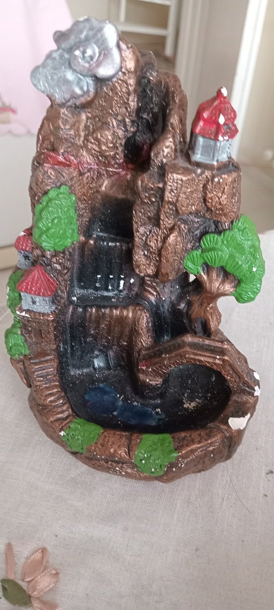 Renkli Detaylı Kaya ve Ağaç Figürü - Görsel 2