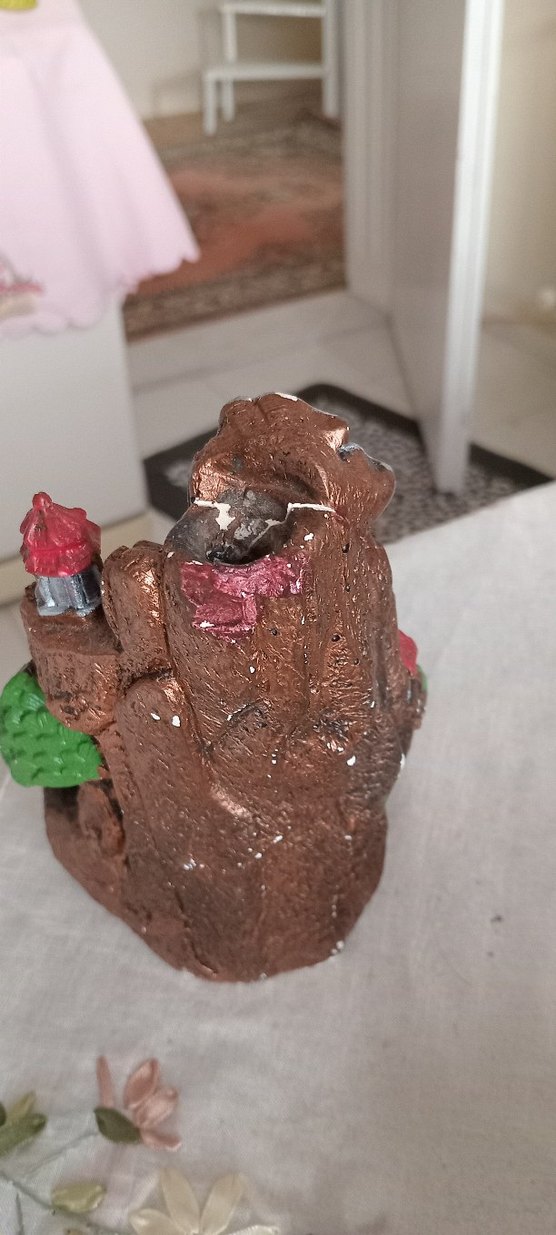 Renkli Detaylı Kaya ve Ağaç Figürü - Görsel 3