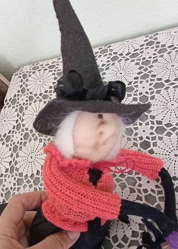 Bordo Şapkalı Cadı Bebek - Görsel 3