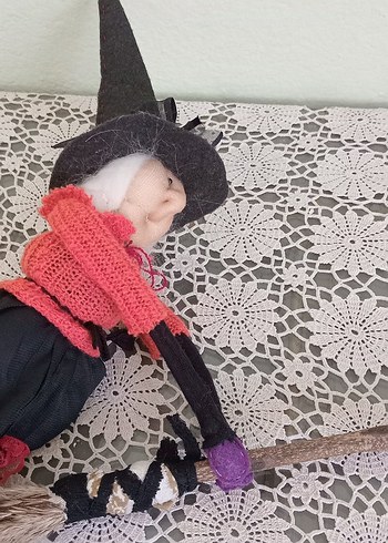 Bordo Şapkalı Cadı Bebek - Görsel 2