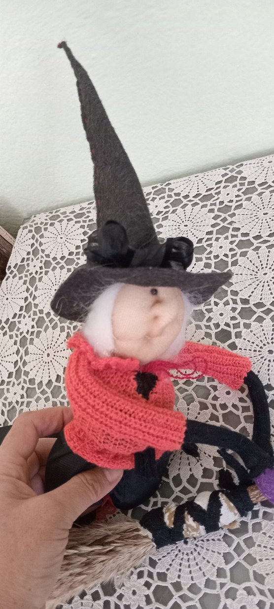 Bordo Şapkalı Cadı Bebek - Görsel 3