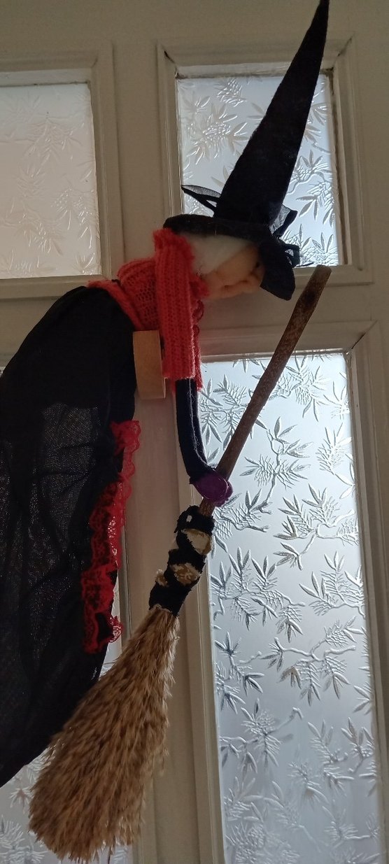 Bordo Şapkalı Cadı Bebek - Görsel 4