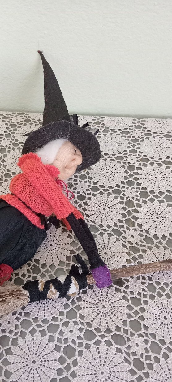 Bordo Şapkalı Cadı Bebek - Görsel 2