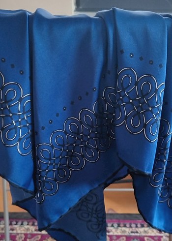 Mavi Glanslı aker marka eşarp - Görsel 2