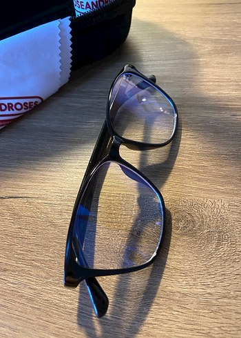 Siyah Çerçeveli Mavi Işık Korumalı Gözlük Seti Fermuarlı Kılıfla - Görsel 3