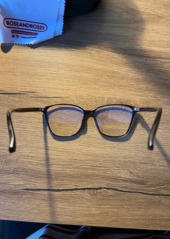 Siyah Çerçeveli Mavi Işık Korumalı Gözlük Seti Fermuarlı Kılıfla - Görsel 5