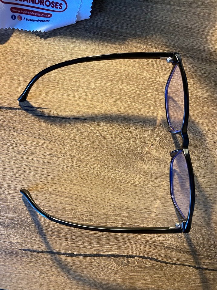 Siyah Çerçeveli Mavi Işık Korumalı Gözlük Seti Fermuarlı Kılıfla - Görsel 4
