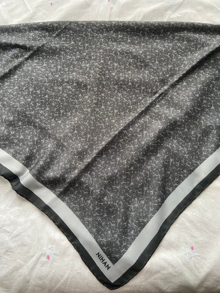 Gri ve Antrasit 2 Adet Pamuklu İpek Görünümlü Kadın Nihan Eşarp - Görsel 4