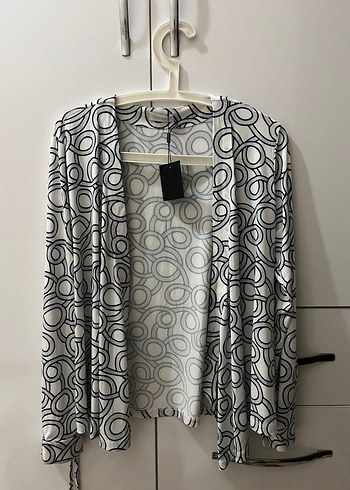 Desenli, Uzun Kollu, Kuşaklı V Yaka Bluz - Görsel 3