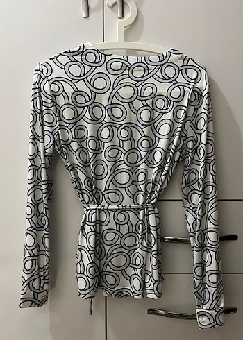 Desenli, Uzun Kollu, Kuşaklı V Yaka Bluz - Görsel 5