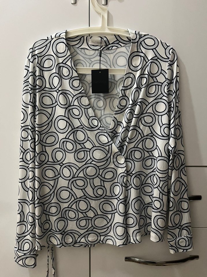 Desenli, Uzun Kollu, Kuşaklı V Yaka Bluz - Görsel 4