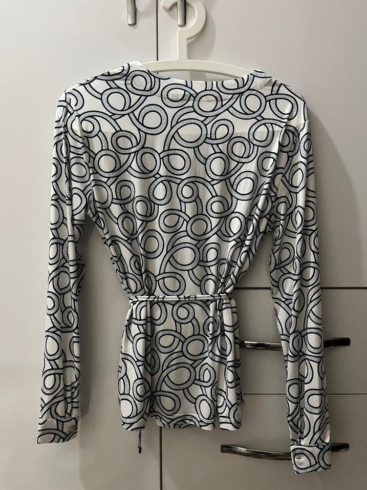 Desenli, Uzun Kollu, Kuşaklı V Yaka Bluz - Görsel 5