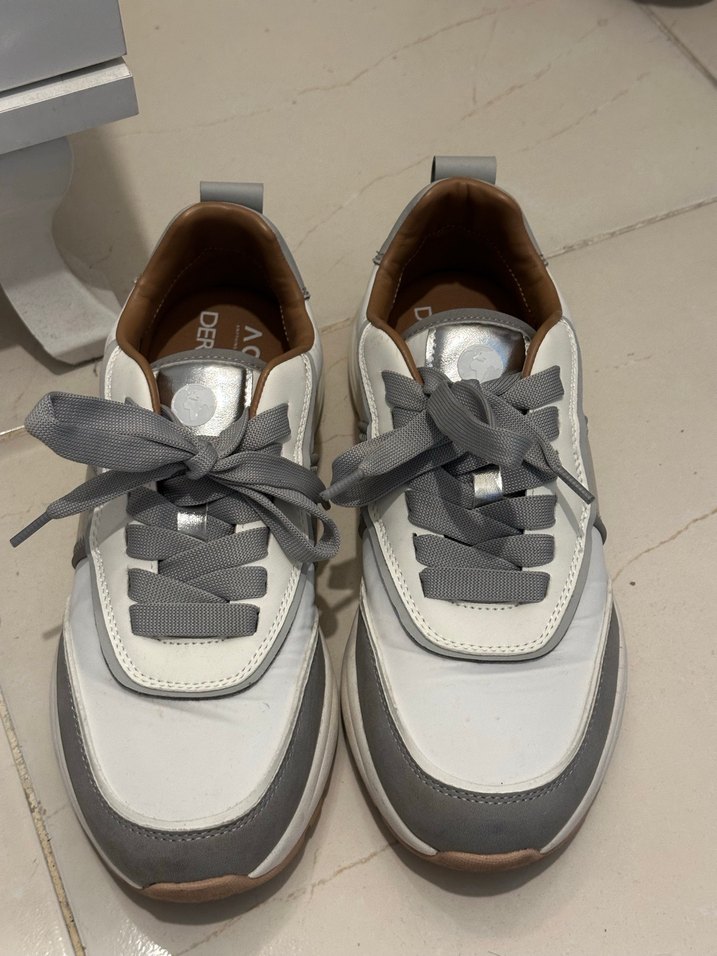 Gri ve Beyaz Bağcıklı Kadın Spor Ayakkabı - Görsel 3