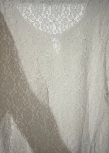 Dantel İşlemeli Beyaz V Yaka Kadın Bluz - Görsel 3