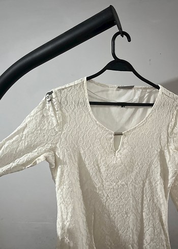 Dantel İşlemeli Beyaz V Yaka Kadın Bluz - Görsel 2