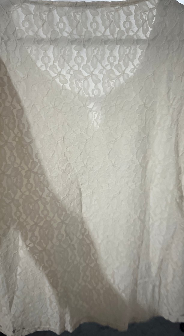 Dantel İşlemeli Beyaz V Yaka Kadın Bluz - Görsel 3