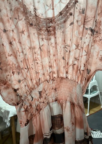 Pembe V Yaka Bağlama Desenli Uzun Elbise - Görsel 4