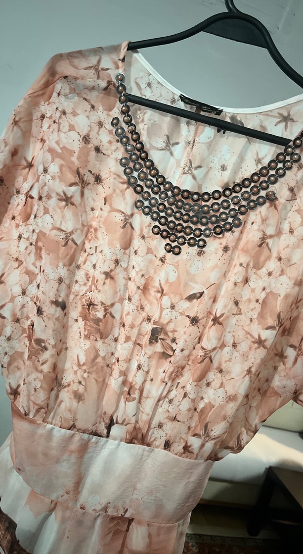 Pembe V Yaka Bağlama Desenli Uzun Elbise - Görsel 3