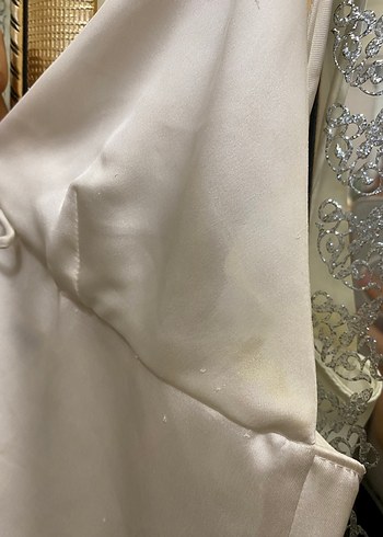 Beyaz V Yaka Saten Askılı Bluz - Görsel 4