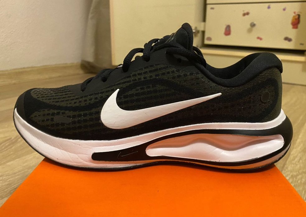 Nike Kadın Siyah Bağcıklı Spor Ayakkabı - Görsel 2