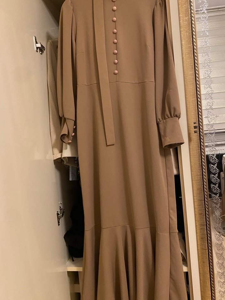 Bej Uzun Kollu Düğmeli Elbise - Görsel 2