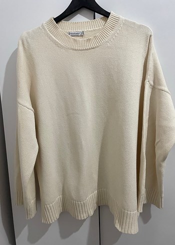 Pull and Bear Beyaz Dökümlü Triko Kadın Kazak - Görsel 2