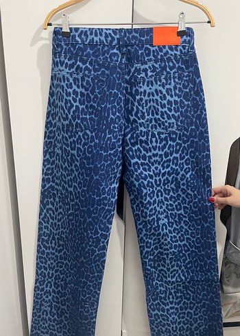 Mavi Leopar Desenli Kadın Denim Pantolon - Görsel 5