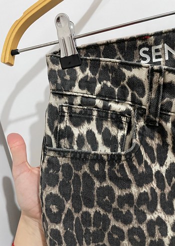 Kahverengi Leopar Desenli Kadın Jean Pantolon - Görsel 4