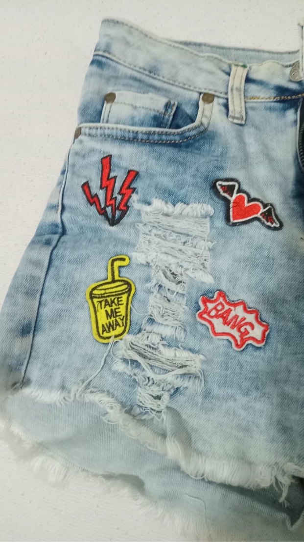 Renkli Nakışlı Mavi Kot Şort - Görsel 2