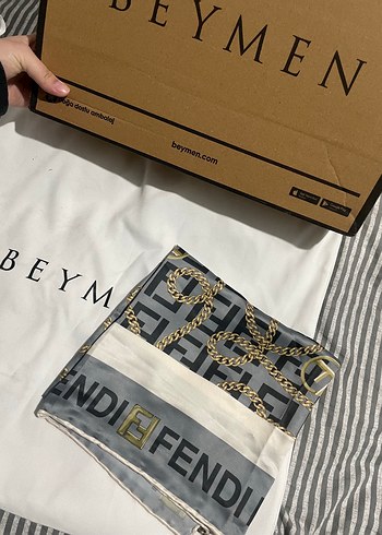 Zara Fendi Monogramli İpeksi Esarp Kare