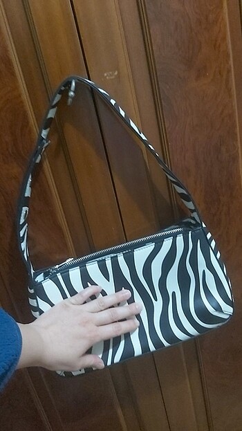  Beden çeşitli Renk Bershka zebra desenli el çantası