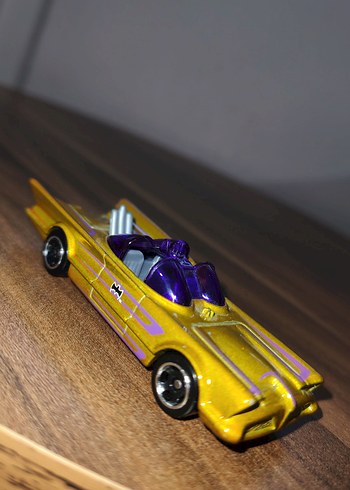 Parlak Sarı Oyuncak Araba - Görsel 3