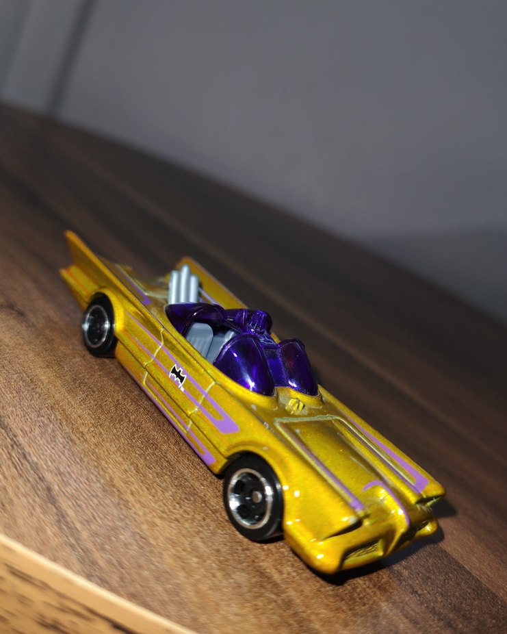 Parlak Sarı Oyuncak Araba - Görsel 3