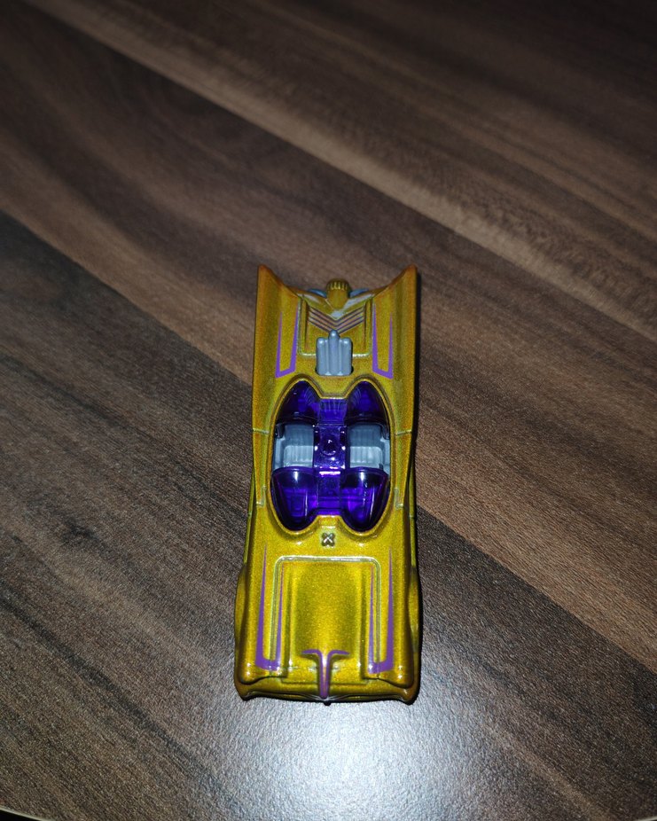 Parlak Sarı Oyuncak Araba - Görsel 2