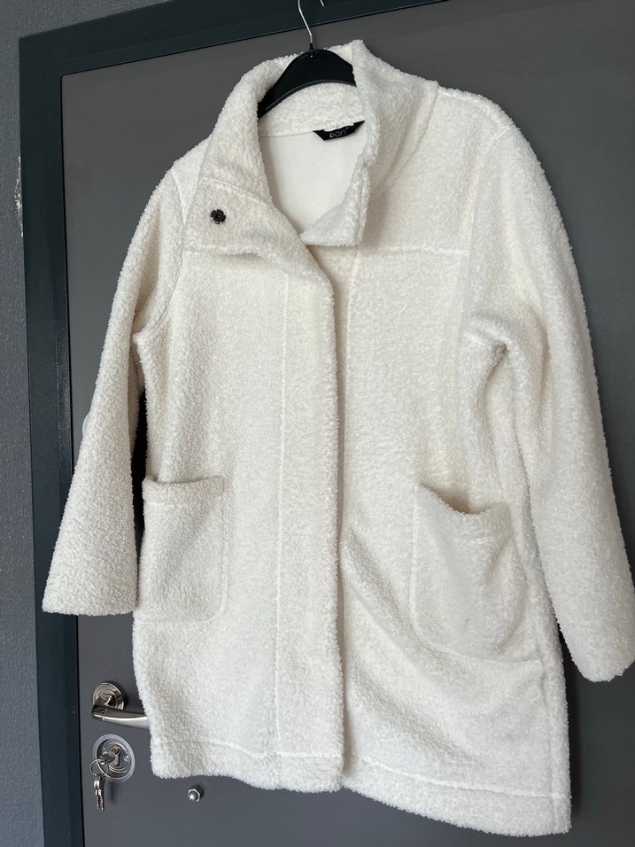 Düğmeli Beyaz Midi Kadın Kaban - Görsel 2