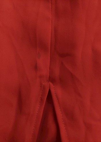 turuncu midi yırtmaçlı omuz dekolteli kemerli elbise - Görsel 5