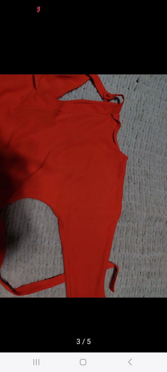 turuncu midi yırtmaçlı omuz dekolteli kemerli elbise - Görsel 3