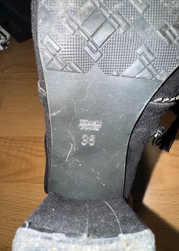 Siyah Süet Püsküllü Blok Topuklu Kadın Bot - Görsel 3